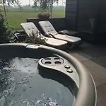 Wellness Ruigenhoek 13a - Sauna, Jacuzzi ! * De Zilk